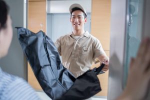宅配クリーニングに出すほうがお得なことも!